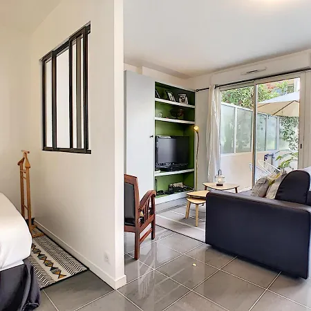 Nestor&jeeves - Berlioz Patio - - Residential Area - Patio 20m *